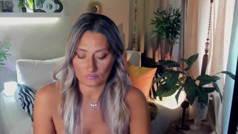 Divine Sarah NONUDE model online show from August 8, 2026, 2:30 pm