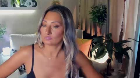 Divine Sarah NONUDE model online show from August 9, 2026, 2:11 pm