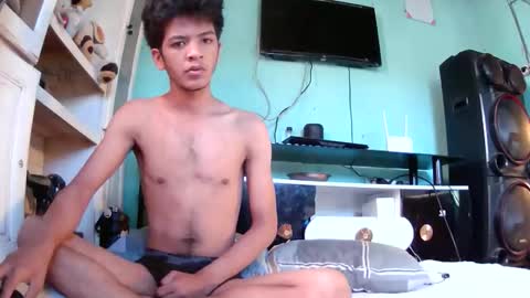 sarahjonee online show from November 10, 2025, 3:38 am