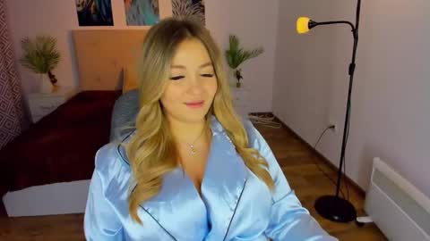 Snapshot of sarahmils chatting on January 17, 2025, 12:10 pm Sarah online show from January 17, 2025, 12:10 pm