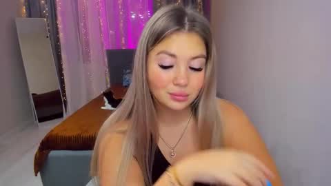 Snapshot of sarahmils chatting on November 22, 2025, 7:02 pm Sarah online show from November 22, 2025, 7:02 pm