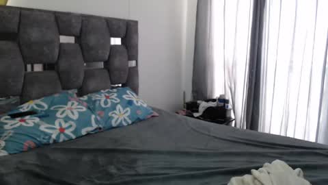 Lia online show from April 27, 2026, 2:48 pm