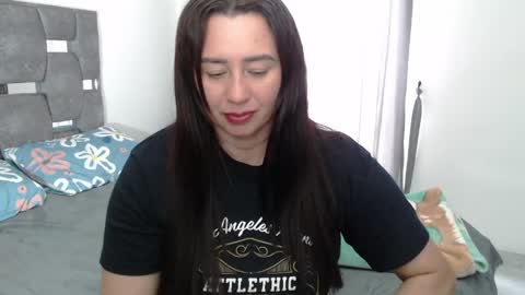 Snapshot of sarahott_1 chatting on May 15, 2026, 7:43 pm Lia online show from May 15, 2026, 7:43 pm