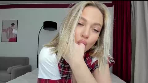 sarahphyllis online show from October 2, 2025, 7:43 pm