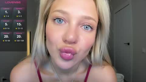 sarahphyllis online show from June 26, 2026, 9:41 pm