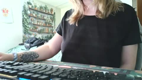 Snapshot of sarahpmummy chatting on June 24, 2026, 8:19 pm Sarah online show from June 24, 2026, 8:19 pm