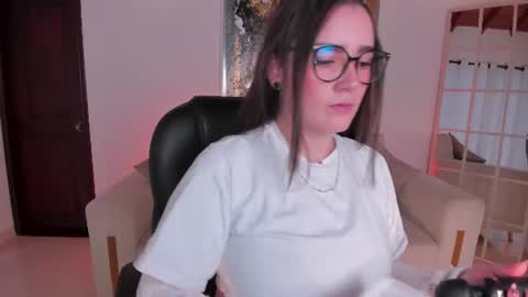 Snapshot of sarahrhodes_ chatting on June 30, 2026, 11:55 am Sarah Rhodes online show from June 30, 2026, 11:55 am