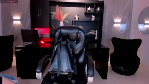 Snapshot of sarahrhodes_ chatting on July 30, 2026, 12:04 pm Sarah Rhodes online show from July 30, 2026, 12:04 pm