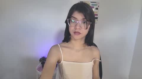 Snapshot of sarahsmitt chatting on October 2, 2025, 6:15 pm Sarah online show from October 2, 2025, 6:15 pm