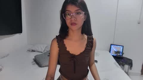 Snapshot of sarahsmitt chatting on November 10, 2025, 6:51 pm Sarah online show from November 10, 2025, 6:51 pm