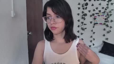 Snapshot of sarahsmitt chatting on December 14, 2025, 7:51 pm Sarah online show from December 14, 2025, 7:51 pm