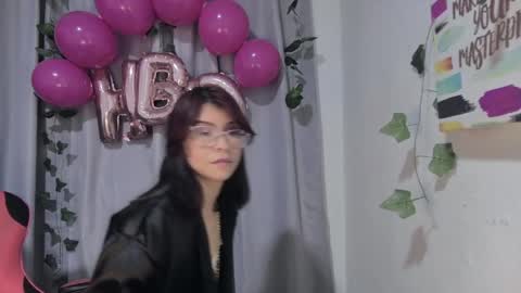 Sarah  online show from May 15, 2026, 3:41 pm