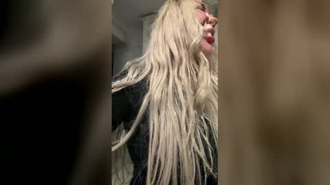 Sarah online show from February 15, 2026, 1:09 pm