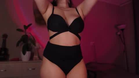 Sarah online show from October 18, 2025, 3:24 pm