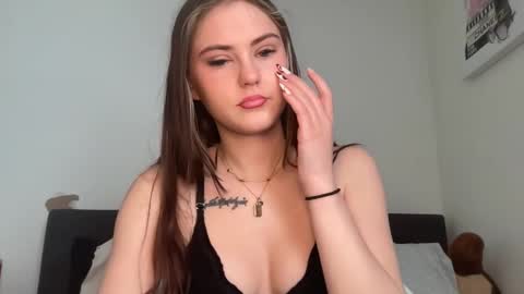 SarahxOliver online show from February 3, 2026, 4:01 pm