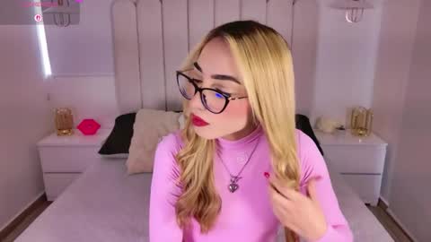 Sara jones   online show from April 23, 2026, 12:04 pm