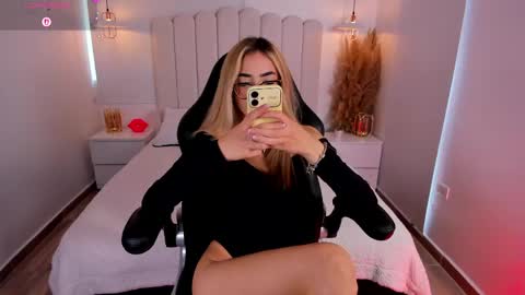 Snapshot of sarajonesxxx chatting on May 8, 2026, 5:40 pm Sara jones online show from May 8, 2026, 5:40 pm