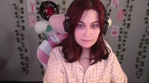 Snapshot of sarakinski chatting on February 9, 2025, 4:40 pm Sara online show from February 9, 2025, 4:40 pm