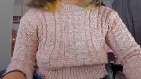 Snapshot of saralolo420 chatting on December 20, 2024, 6:08 am sara online show from December 20, 2024, 6:08 am