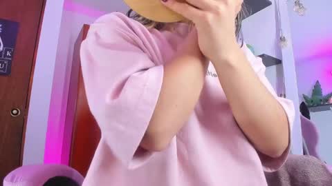 Snapshot of saralolo420 chatting on February 5, 2025, 1:58 am sara online show from February 5, 2025, 1:58 am