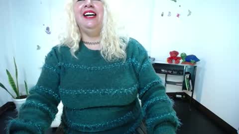 Snapshot of saralovens chatting on December 24, 2024, 6:17 pm Saraloves online show from December 24, 2024, 6:17 pm