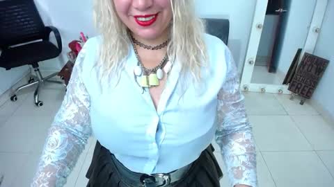 Snapshot of saralovens chatting on October 14, 2025, 1:12 pm Saraloves online show from October 14, 2025, 1:12 pm