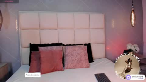 Snapshot of saramonroe1 chatting on November 8, 2025, 11:32 am Sara online show from November 8, 2025, 11:32 am