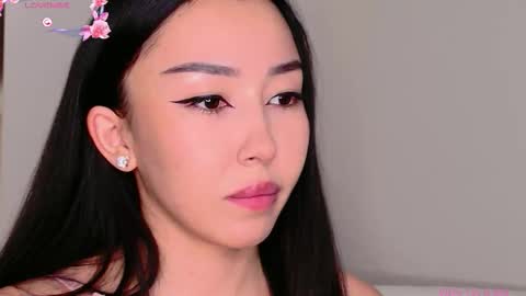 Mia online show from November 6, 2025, 8:48 am