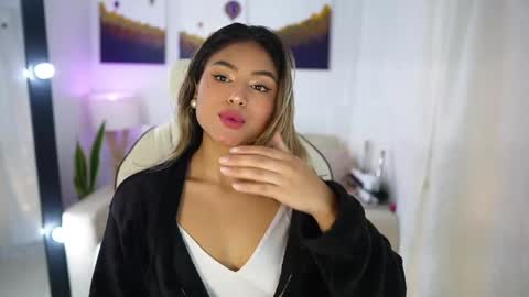 Snapshot of saraparisi_ chatting on December 2, 2024, 3:37 am Sara online show from December 2, 2024, 3:37 am