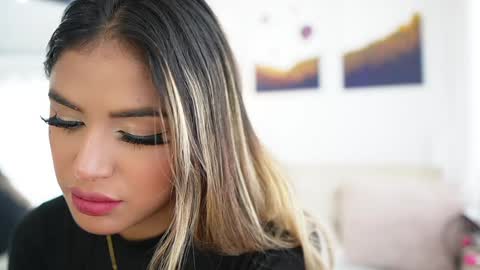 Snapshot of saraparisi_ chatting on December 2, 2024, 9:39 pm Sara online show from December 2, 2024, 9:39 pm