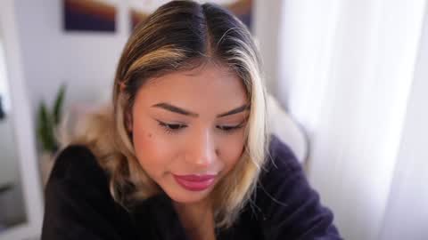 Snapshot of saraparisi_ chatting on January 4, 2025, 1:42 pm Sara online show from January 4, 2025, 1:42 pm