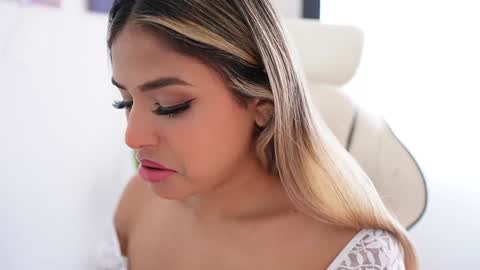 Snapshot of saraparisi_ chatting on January 17, 2025, 8:22 pm Sara online show from January 17, 2025, 8:22 pm