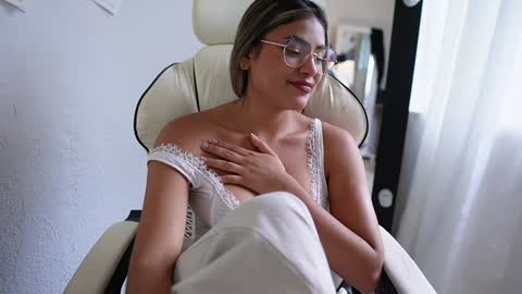 Snapshot of saraparisi_ chatting on January 31, 2025, 9:16 pm Sara online show from January 31, 2025, 9:16 pm