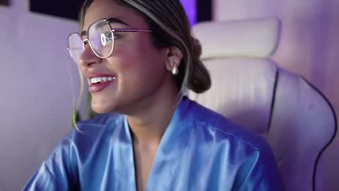 Snapshot of saraparisi_ chatting on February 3, 2025, 1:19 am Sara online show from February 3, 2025, 1:19 am