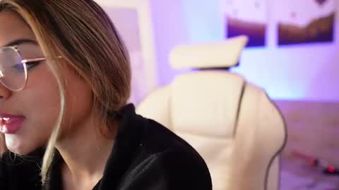 Snapshot of saraparisi_ chatting on February 11, 2025, 1:31 am Sara online show from February 11, 2025, 1:31 am