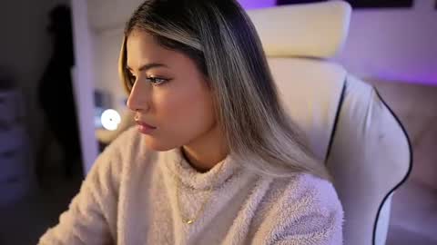 Snapshot of saraparisi_ chatting on February 18, 2025, 10:58 pm Sara online show from February 18, 2025, 10:58 pm