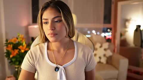 Snapshot of saraparisi_ chatting on March 11, 2025, 1:05 am Sara online show from March 11, 2025, 1:05 am