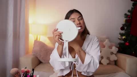 Snapshot of saraparisi_ chatting on November 25, 2025, 10:54 pm Sara online show from November 25, 2025, 10:54 pm