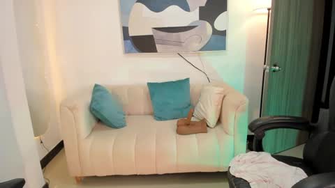 I am Sara  online show from April 29, 2026, 11:11 pm