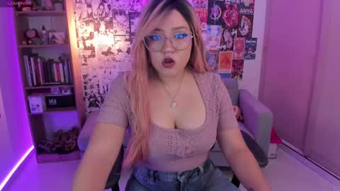 Sara Ruales online show from February 24, 2025, 1:21 pm