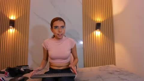 Snapshot of sarasaenz999 chatting on June 19, 2026, 3:33 am sarasaenz999 online show from June 19, 2026, 3:33 am