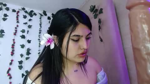 sarastonesx online show from April 30, 2026, 5:36 am