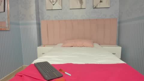 Sara  online show from March 6, 2025, 5:00 pm