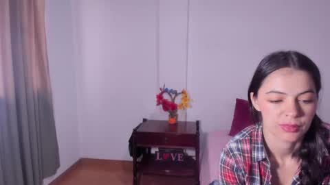 Sara   online show from October 17, 2025, 2:41 pm