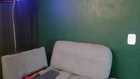 Sara Herrera online show from June 10, 2026, 12:55 am
