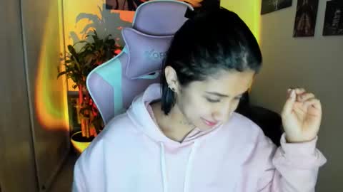 Snapshot of saratukkerr chatting on November 4, 2025, 3:27 am saratukkerr online show from November 4, 2025, 3:27 am