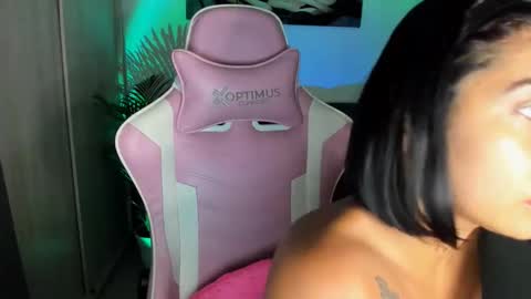 Snapshot of saratukkerr chatting on November 10, 2025, 6:18 pm saratukkerr online show from November 10, 2025, 6:18 pm