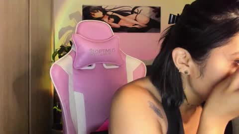 Snapshot of saratukkerr chatting on November 23, 2025, 5:35 pm saratukkerr online show from November 23, 2025, 5:35 pm