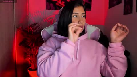 Snapshot of saratukkerr chatting on January 7, 2026, 6:49 am saratukkerr online show from January 7, 2026, 6:49 am