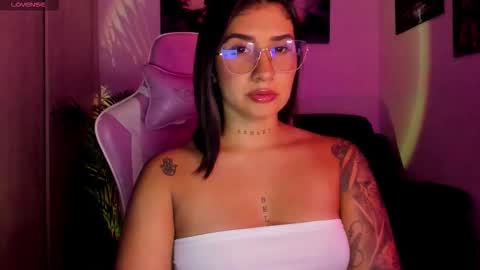 Snapshot of saratukkerr chatting on February 15, 2026, 5:15 am saratukkerr online show from February 15, 2026, 5:15 am